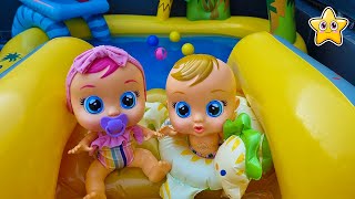 BEBÉS LLORONES Minnie y Mickey 🎀🐭 Que llevan en la PAÑALERA para pasar la tarde en la PISCINA ☀️💦