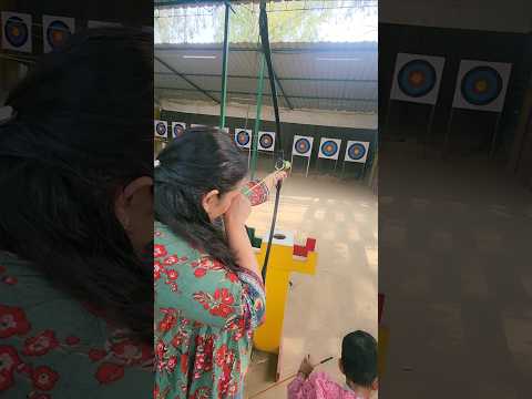 last me dekh ke btao kiska nisana accha hai #viralvideo #funwithsimmi #ytshorts #shorts #archery