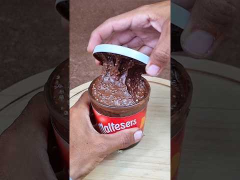 Maltesers Spread Chocolate Opening