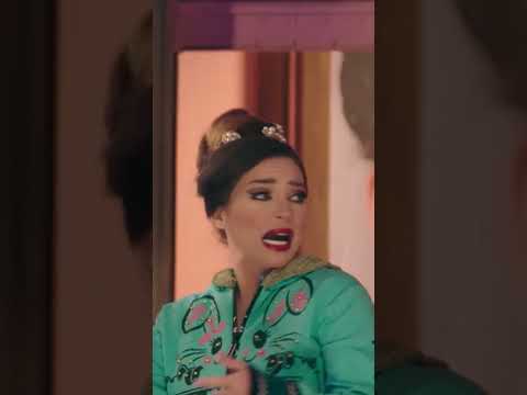 مش المفروض بتلبسي فستان في الفرح 😂