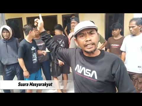 Kades dan Pemdes Desa Kradenan di Demo