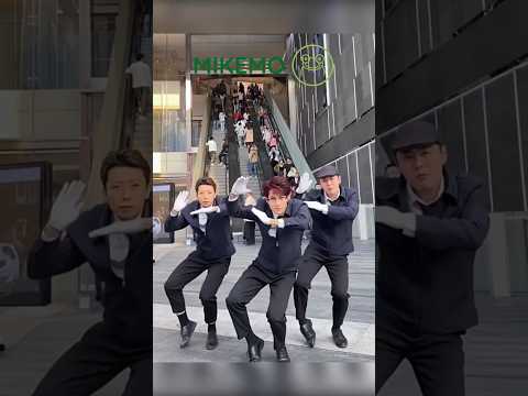 又……出街啦！ #氛围感拉满挑战 #天台苏小小 #科目三 #douyin