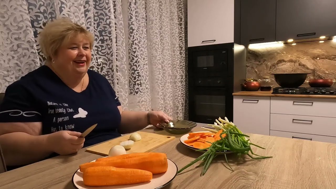 Сафар сегодня готовит национальное блюдо. Догодайтесь какое Пирожки из новой духовки.