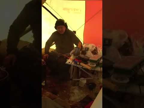 Экстримальная рыбалка в -42 градуса. Якутск. Россия. Extreme fishing -42 degrees. Yakutsk. Russia.