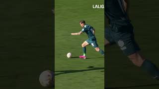 Latigazo desde fuera del área 💥¡Aquí estamos y somos el 𝐆𝐋𝐎𝐑𝐈𝐎𝐒𝐎! #CeltaAlavés #LaLigaHighlights