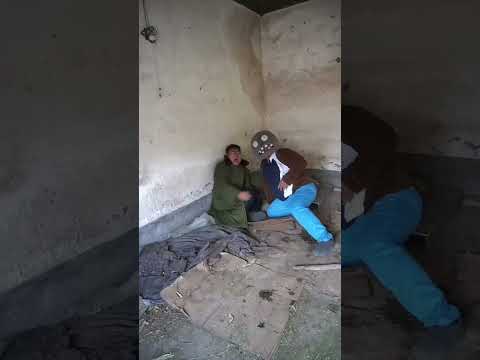 গিরিন রাক্ষস যখন ছুটে আসে।