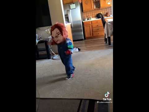 Chucky bailando