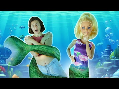 ¡La sirena se convierte en humana! Las aventuras de la muñeca Barbie.