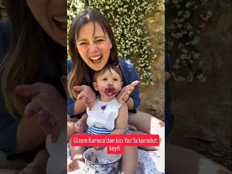 Gizem Karaca’dan kızı Yaz’la karadut keyfi #magazin #shortvideo #gizemkaraca #bebek #eğlence #yt