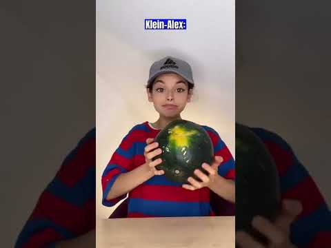 Die BEZIEHUNG zwischen KLASSENLEHRERN und ERSTKLÄSSLERN😂👩‍🏫#comedy#Schule#kindofelena#ytshorts