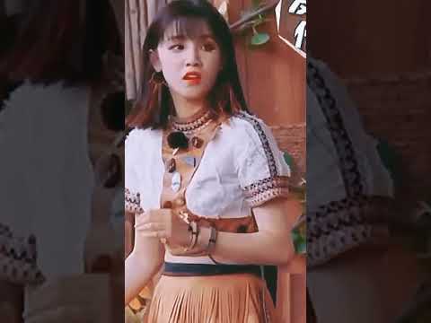 Why did Lucas looked at yuqi like that?    🤣