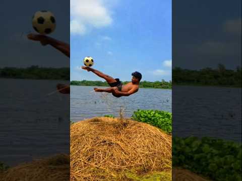ফুটবল ইতিহাসের সেরা খেলা Crazy football player 🤣#shorts #soccer #viralvideo #football #messi #cr7
