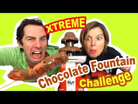 EXTREME chocolate Fountain CHALLENGE en couple - 10 INGREDIENTS TERRIBLES !