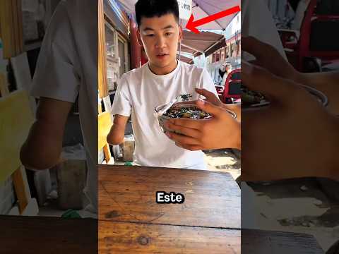 La increíble adaptación de un chico en el restaurante#shorts