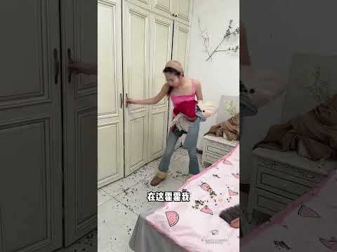 用10000个二踢脚制作连环陷阱,整整闺蜜!#依然夏天 #搞笑 #整蛊 #funny