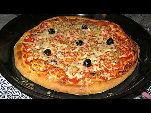 Pizza maison avec une pâte magnifique بيتزا منزلية بعجينة رائعة