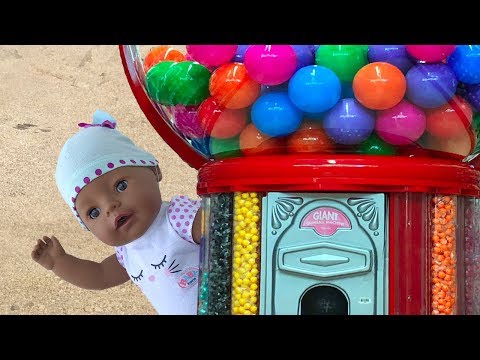 Baby makes hide and seek at supermarket and makes Little Mommy worry