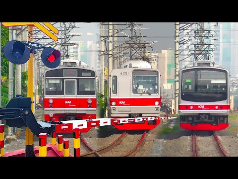 RAMAINYA Kereta Api Listrik Di Jalur Cokelat Jakarta Terbaru 2025 : Ada Marchen, JR, TM , EA203