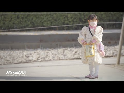 a child asking adults to open a bag of chips | JAYKEEOUT