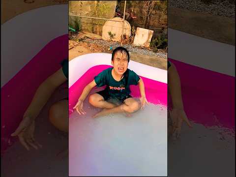 อย่าเล่นตรงนี้ มันมีจระเข้‼️🤣🤣 #shorts #funny #youtubeshorts #ตลก #พี่เหนือน้องนารา | Nuea & Nara