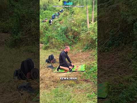 Bule Jerman Ini Viral karena Shalat di Gunung Rinjani