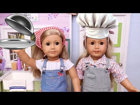 Dolls TEAMWORK in family farm restaurant! Play Toys