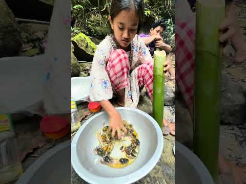 📍পাহাড়ের ঝিরি থেকে চিংড়িমাছ সংগ্রহ করে বাঁশ দিয়ে রান্না করে খেলাম!