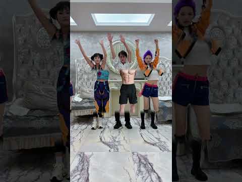 Choose suitable clothes#clown #couple #shorts #kpop