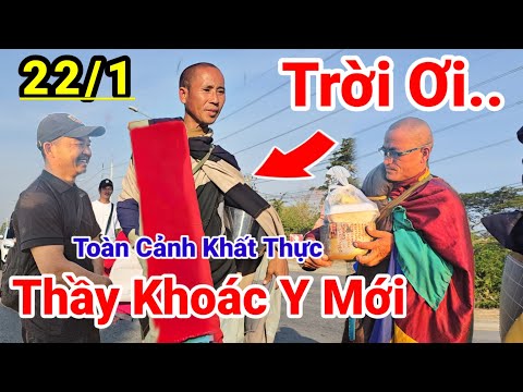 Trời Ơi Đẹp Quá.. 22/1 Thầy Minh Tuệ Khoác Y Áo Màu Đỏ Sáng Nay Đi Khất Thực Cùng 9 Sư Tại Thái Lan