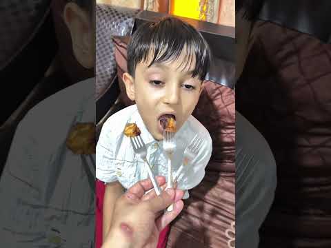 يلا امم امم امم شطوره 🍗🤩 أعطيته الدجاجه ، فعضني 😢 #shorts