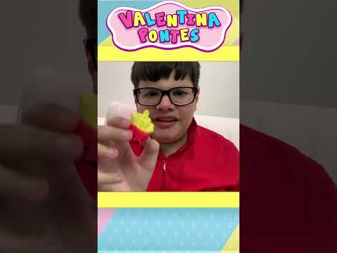 Valentina brinca de transformar frutas em brinquedos  #criança #infantil   743