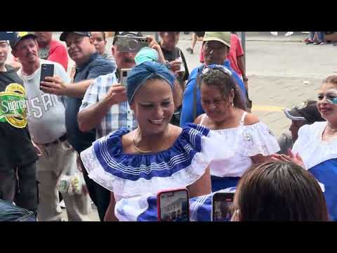 🇸🇻Día de la independencia en la plaza libertad, fiestas patrias , bailarinas en la alfombra roja😱😱