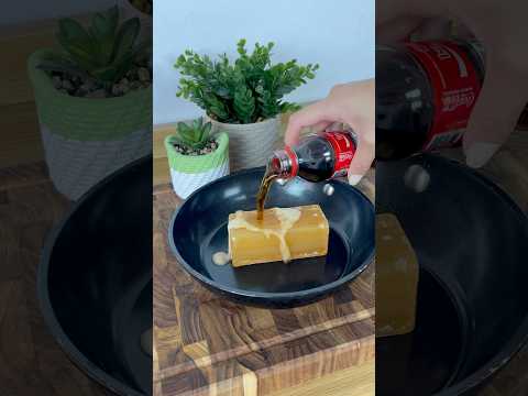 ¡Solo tienes que echar Coca-Cola en el jabón y me lo agradecerás! #shortsviral #limpieza #dicas