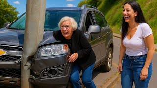 Andrea puso un muñeco en vez de un chofer para que la traslade a su suegra en este vehículo.