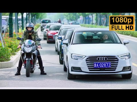 Movie！時隔多年總裁與灰姑娘擦肩而過，一眼認出她就是自己尋找多年的女孩！#你和我的倾城时光 #最新電影 #大陸電影 #職場電影