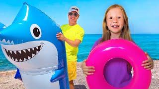 Nastya et papa passent une journée amusante au Kids Club