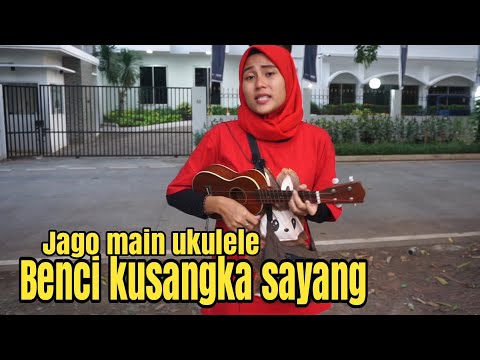 Benci kusangka sayang pengamen Wulan jago main ukulele juga
