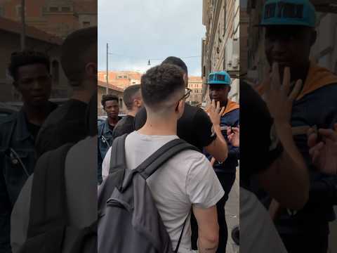Mercato della refurtiva a Roma: ci hanno minacciato per aver ripreso