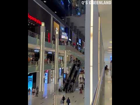 Dubai Mall. Wold’s biggest mall! I have never seen anything like it! S3E12