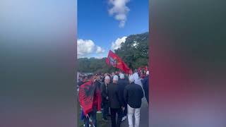 Hagë/ Protestë pro Hashim Thaçit, tubimi mbahet në shenjë mbështetjeje ndaj ish-krerëve të UÇK