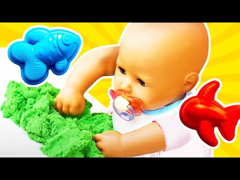 Baby Annabell doll plays with colorful kinetic sand & sand molds and cooks dinner in the kitchen.