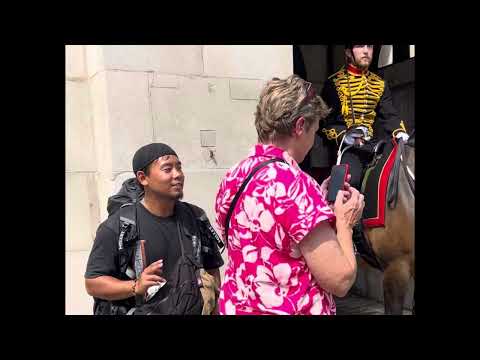 Japanese Tourist Patiently Waits as Lady Takes Over His Photo Spot 😢🇯🇵