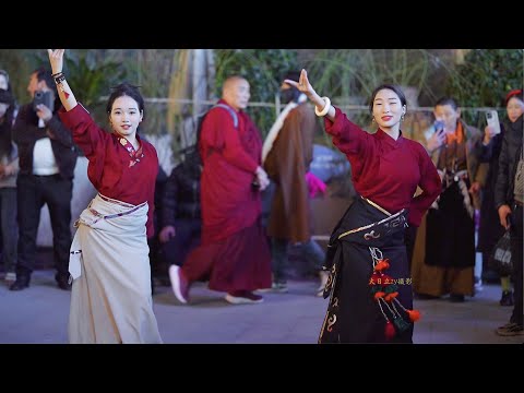 Tibetan sisters performed a wonderful Tibetan dance💐