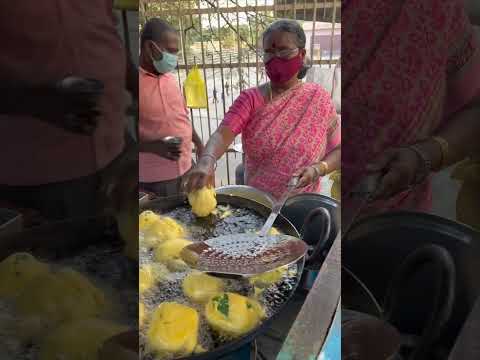 Amma Fries the Whole Capsicum Bhajji #shorts #streetfood