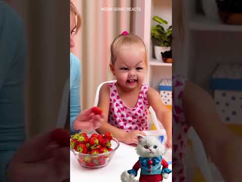 An Ingenious Way to Peel Strawberries From the Greens! 🍓✨