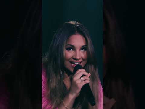 Quinta-feira é dia de música nova de @SarahBeatrizOficial, @MauroHenriqueYoutub e @elisoares!🧡