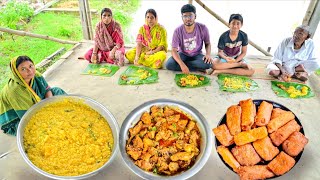 পরিবারের সবাইমিলে জমিয়ে খিচুড়ি খেলাম সাথে চিকেন কষা আর বেগুনি