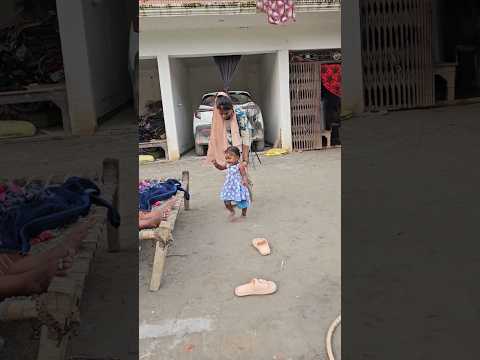 प्रियांशी बेटी खेल रही है#shortsvideo #shorts
