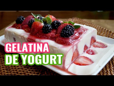 GELATINA DE YOGURT RELLENA DE FRESAS