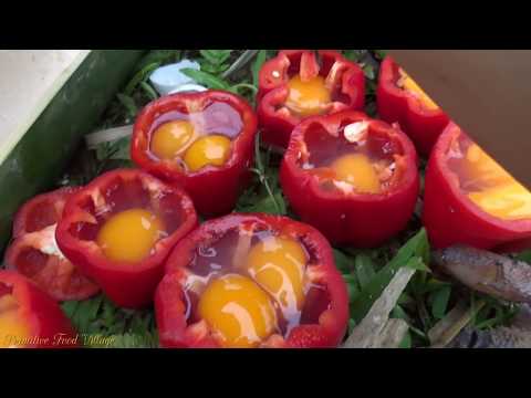 Survival skills: Finding food meet bell pepper - Cooking eggs in bell pepper - Eating delicious